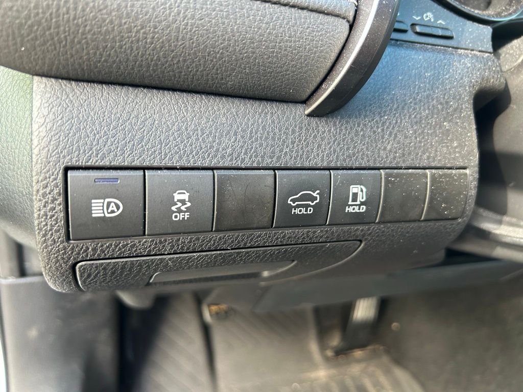 Thumbnail: 2021 Toyota Camry - 18
