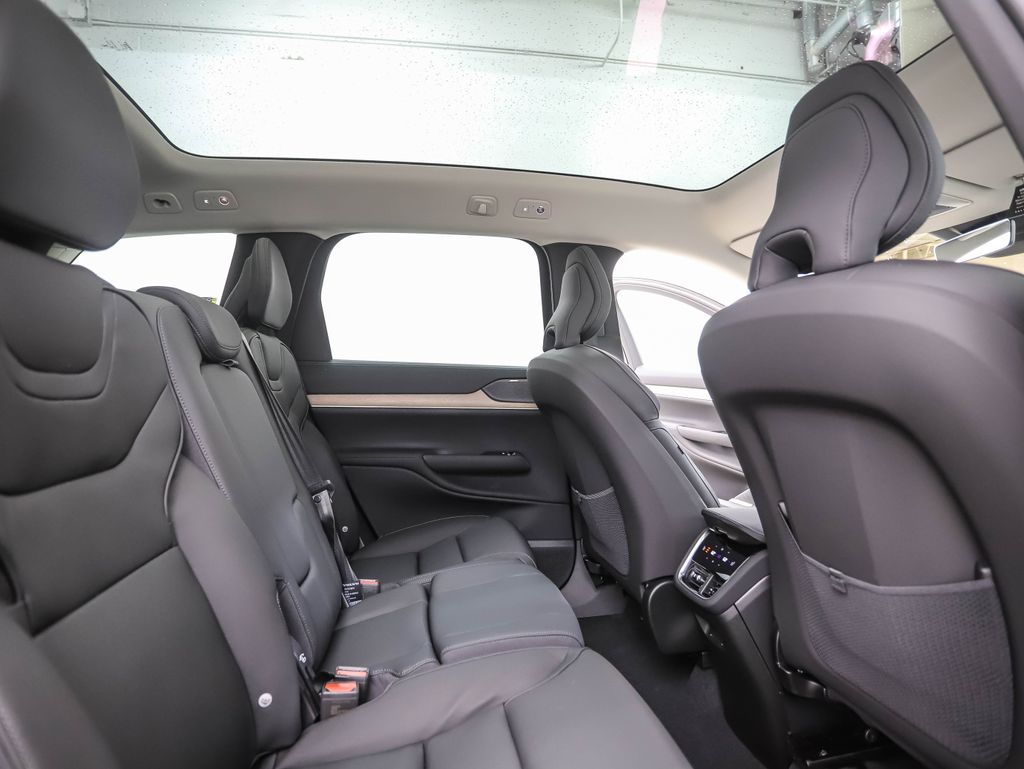 Thumbnail: 2025 Volvo EX90 - 24