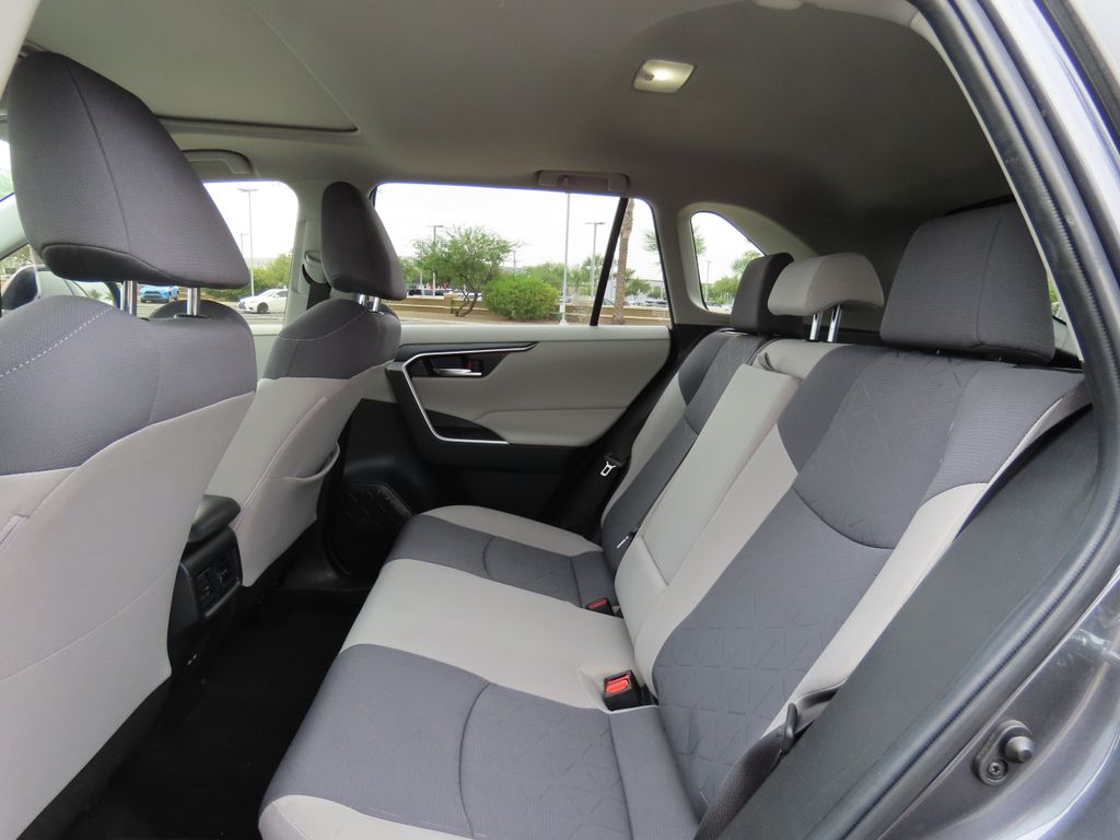 2022 Toyota RAV4 XLE 20