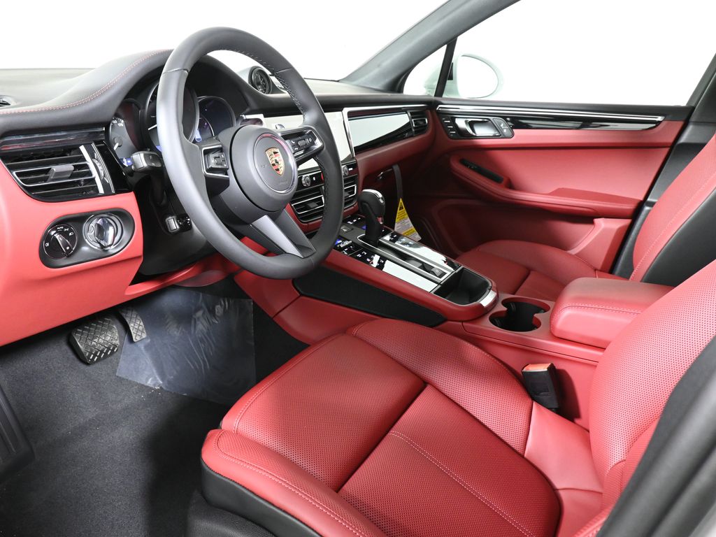 Thumbnail: 2025 Porsche Macan - 4