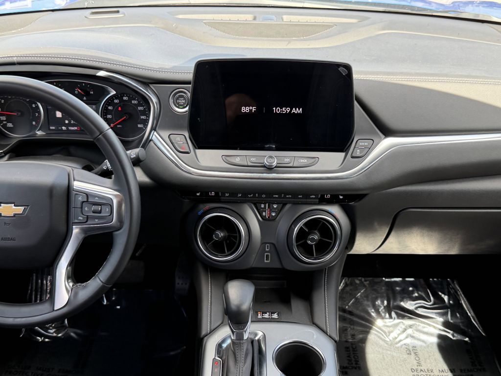 new 2025 Chevrolet Blazer car, priced at $33,991