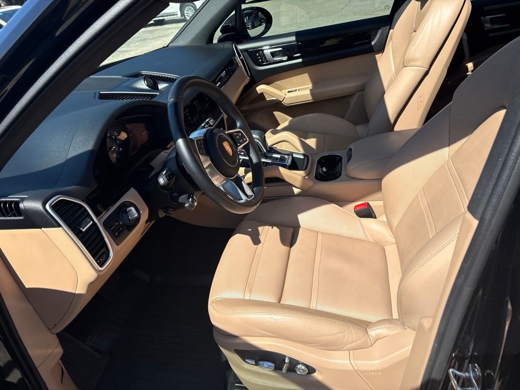 Thumbnail: 2021 Porsche Cayenne - 17