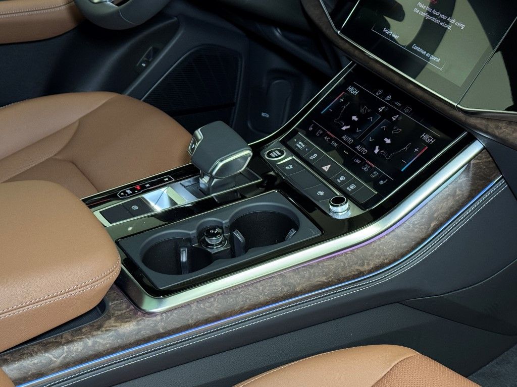 Thumbnail: 2025 Audi Q8 - 18