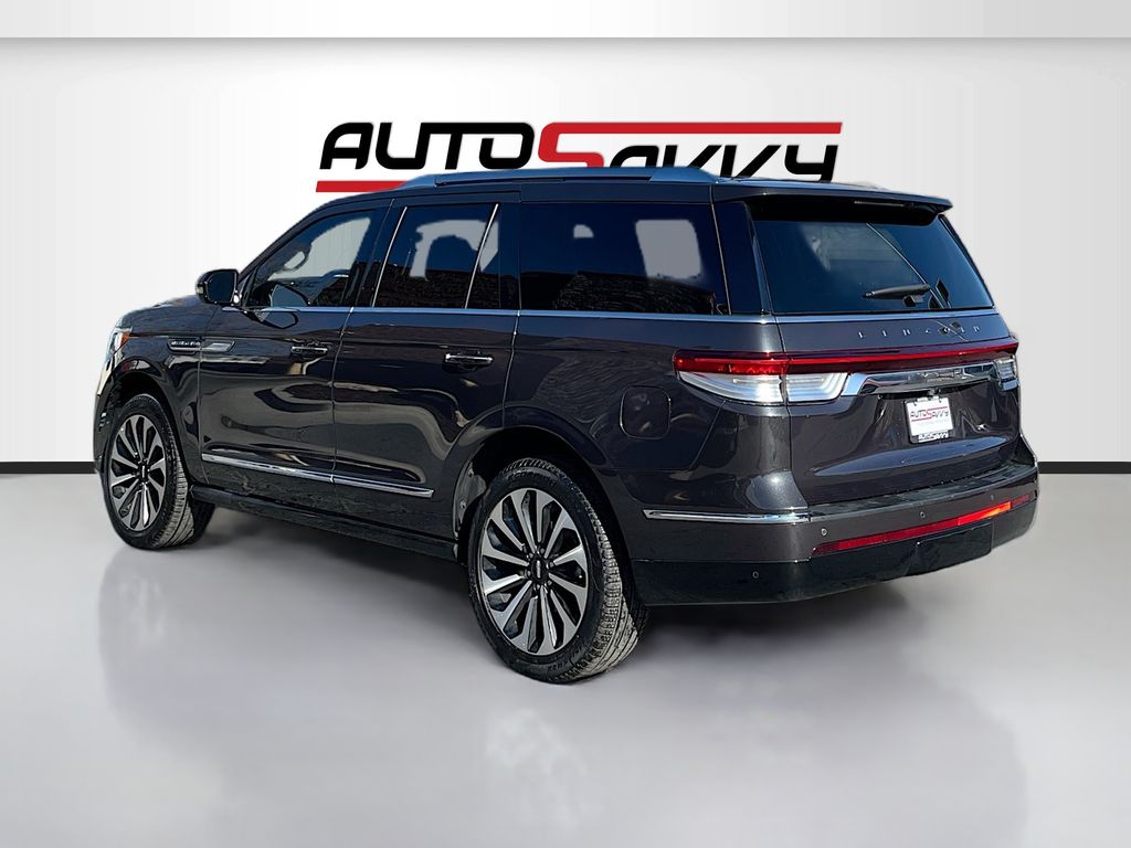 Used 2024 Gray Metallic Lincoln Reserve image 5