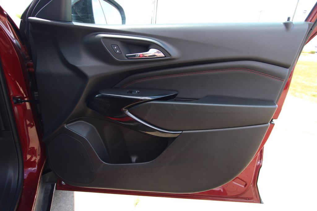 Used 2025 Chevrolet Trax SUV