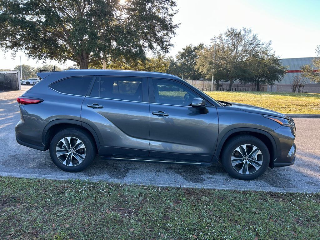 Thumbnail: 2023 Toyota Highlander - 6