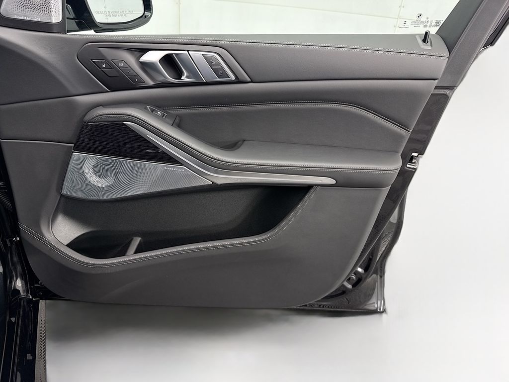 Thumbnail: 2026 BMW X7 - 24