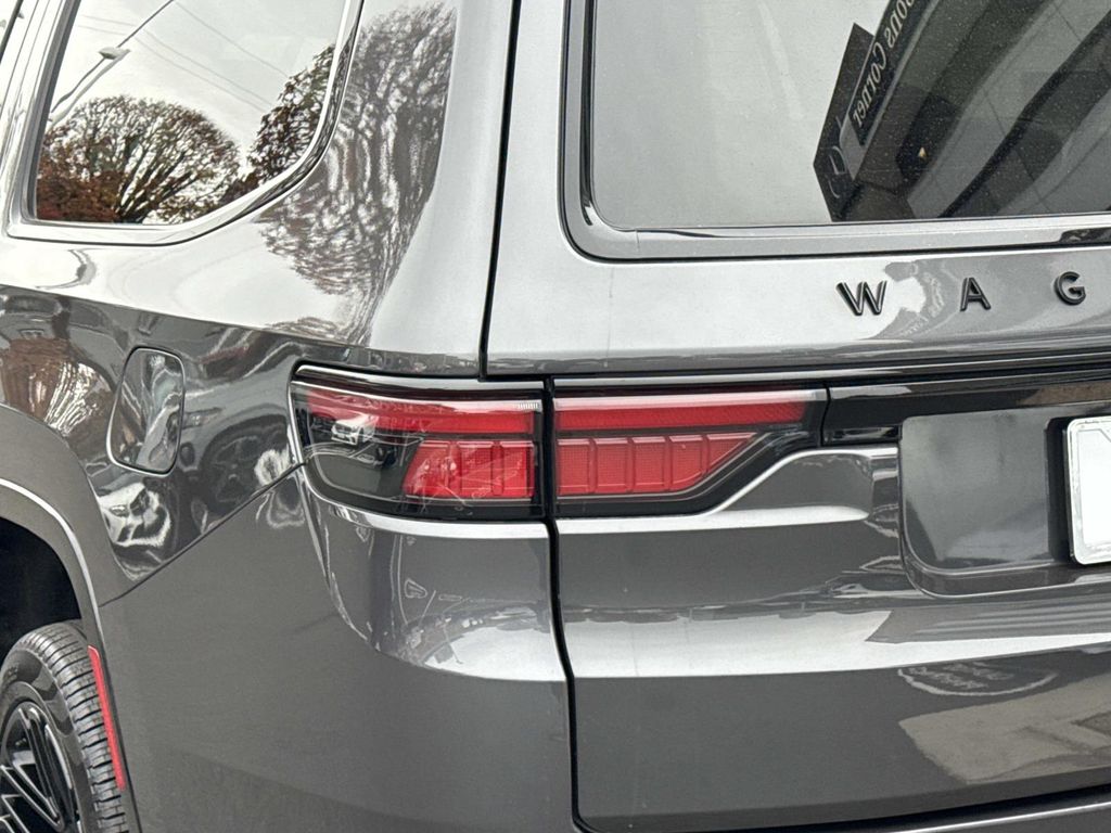 Thumbnail: 2025 Jeep Wagoneer - 10