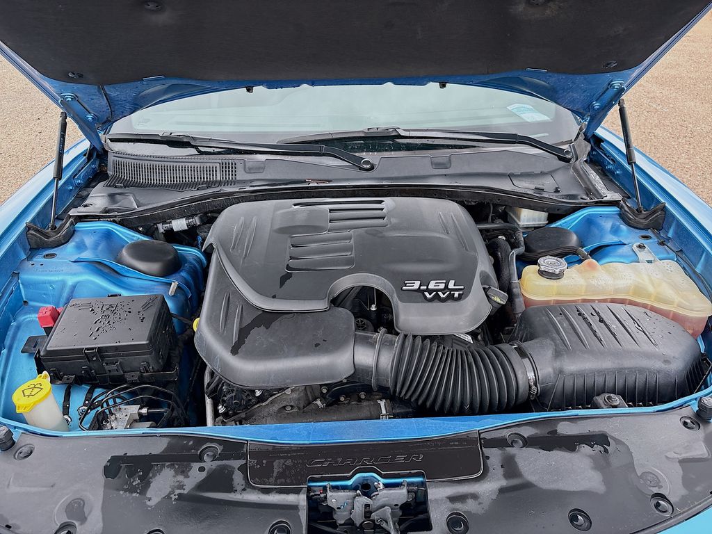 Used 2019 Blue Dodge SXT image 27