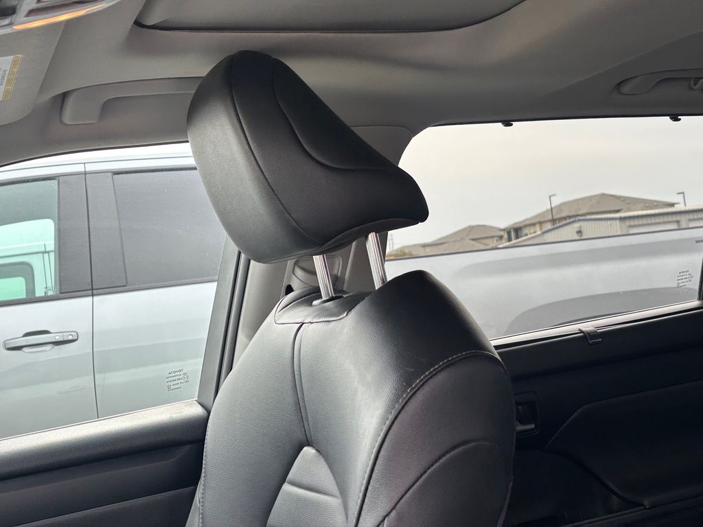 Used Car 2022 Toyota Highlander  Xle For Sale Under $30,000 In Austin, Texas