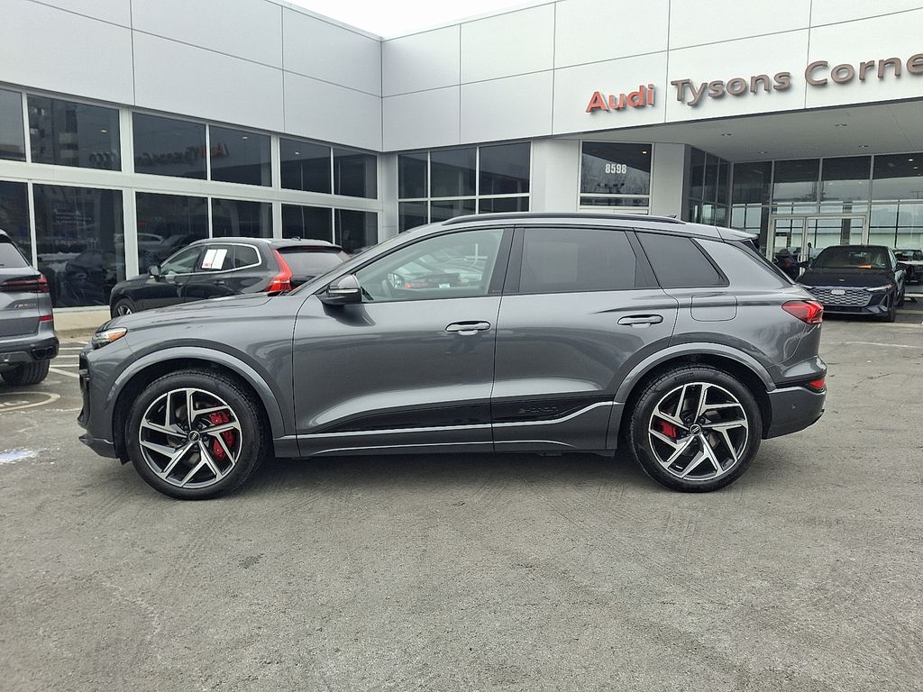 Thumbnail: 2025 Audi SQ6 e-tron - 7