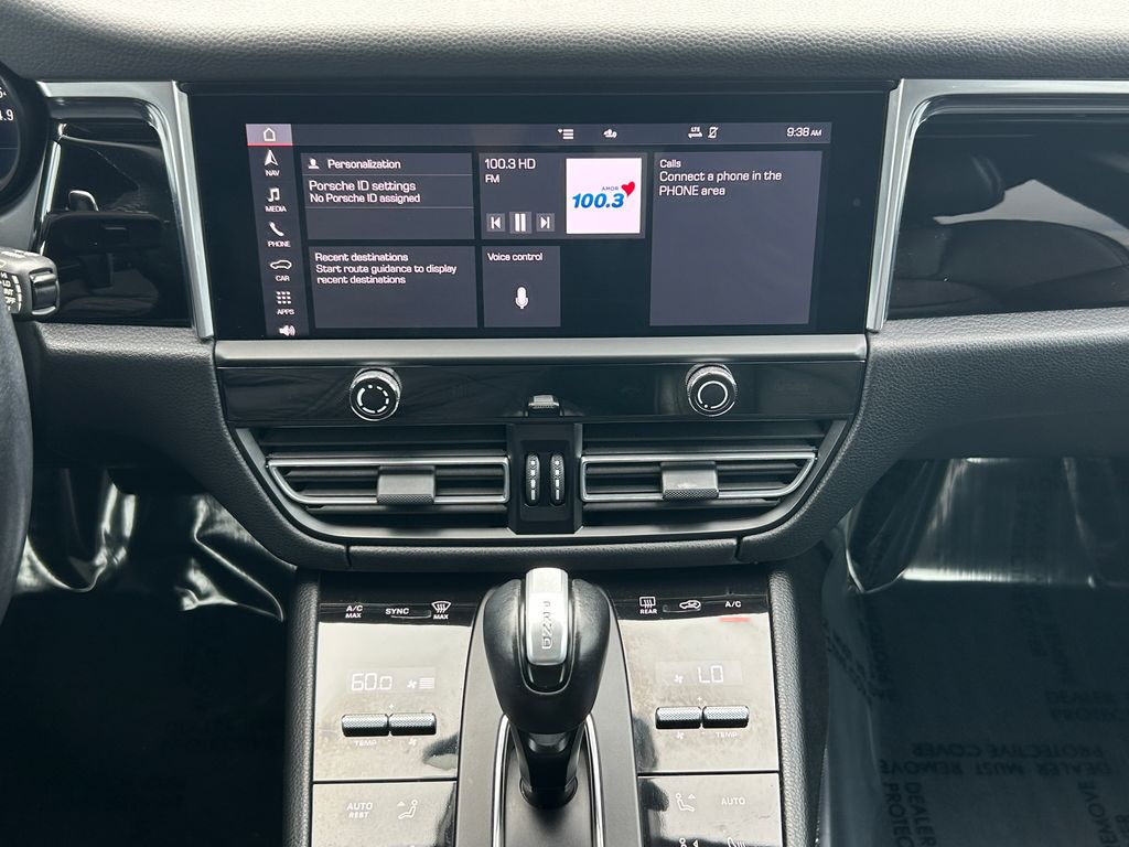 Thumbnail: 2023 Porsche Macan - 24