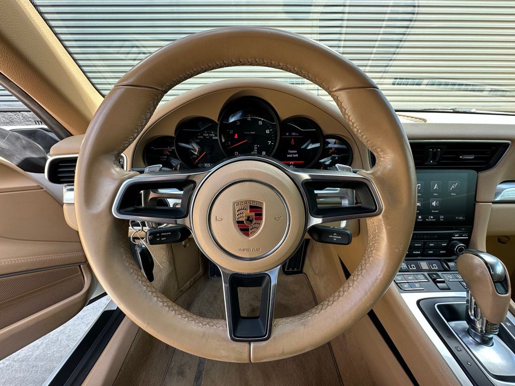 Thumbnail: 2017 Porsche 911 - 17