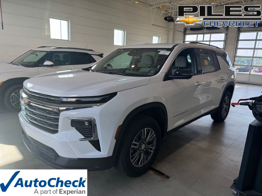 Summit White 2026 Chevrolet Traverse SUV / Crossover Front-Wheel Drive 8-Speed Automatic