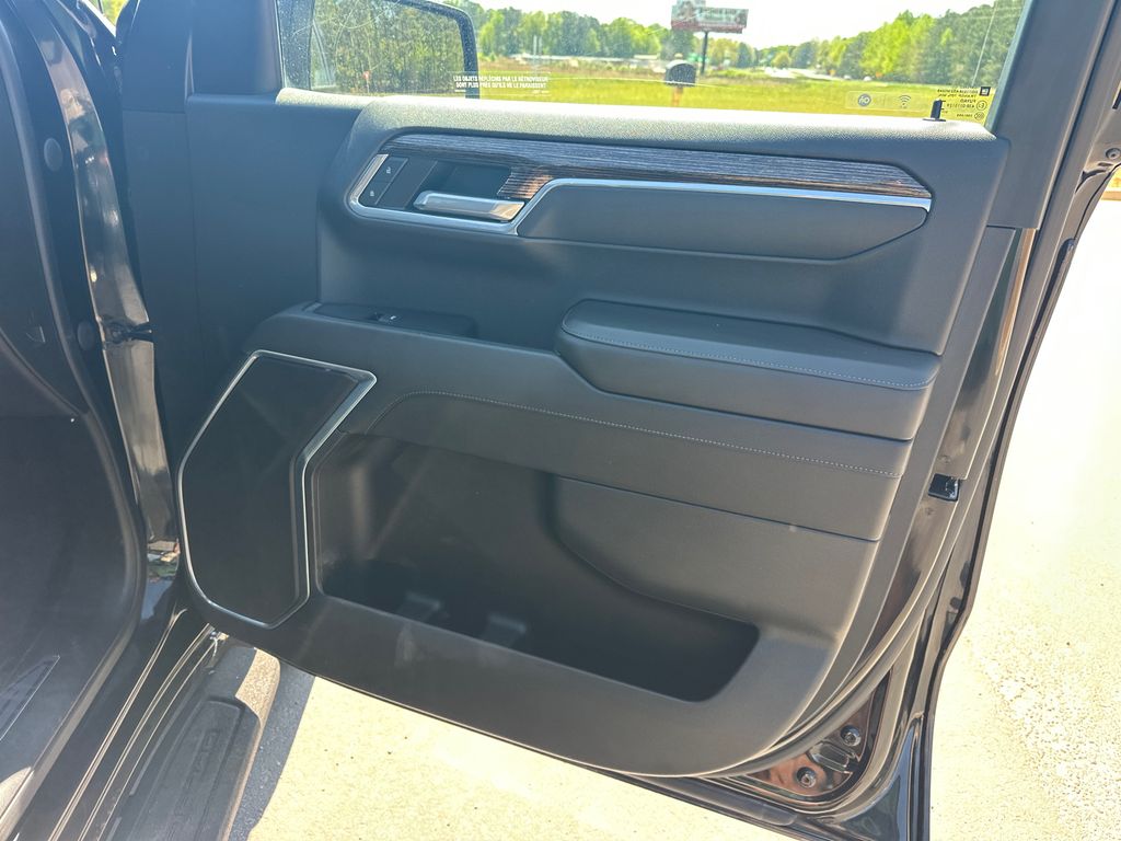 Used 2022 Onyx Black GMC Elevation image 14