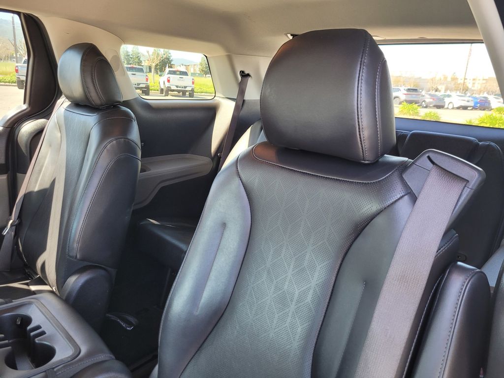 Used 2025 Blue Kia LXS image 12