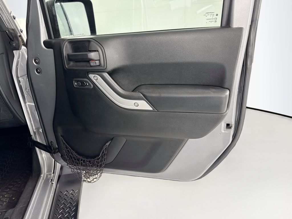 Thumbnail: 2017 Jeep Wrangler - 24