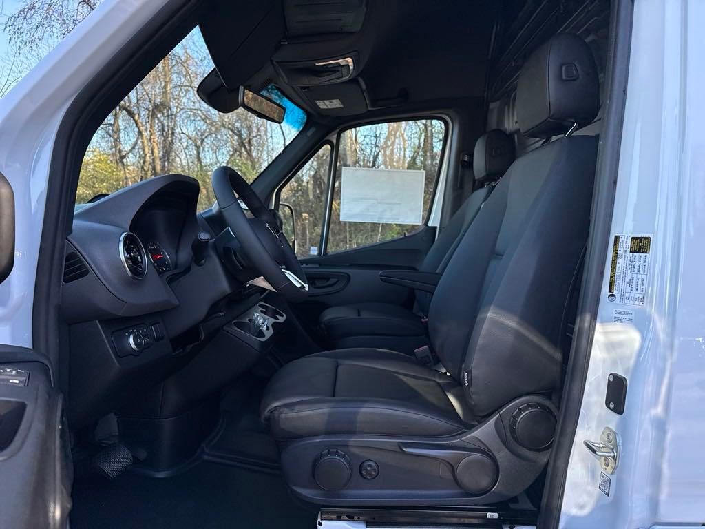 2025 Mercedes-Benz Sprinter 3500 Cargo 170 WB - 8