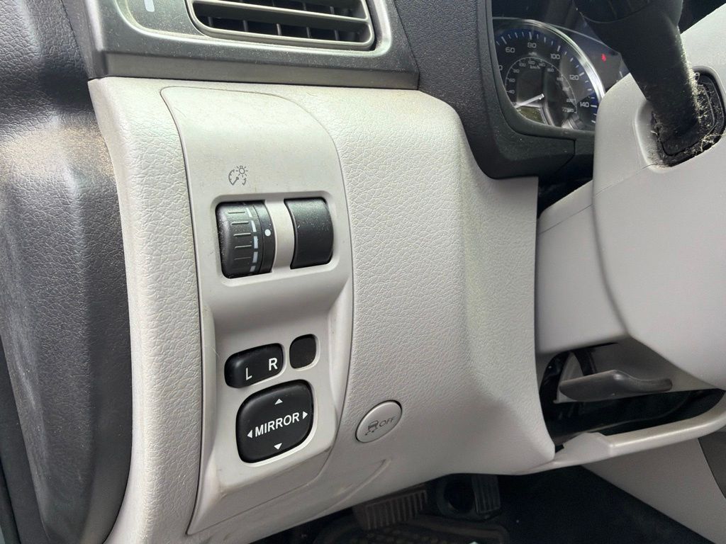 Used 2011 Green Subaru 2.5X image 14