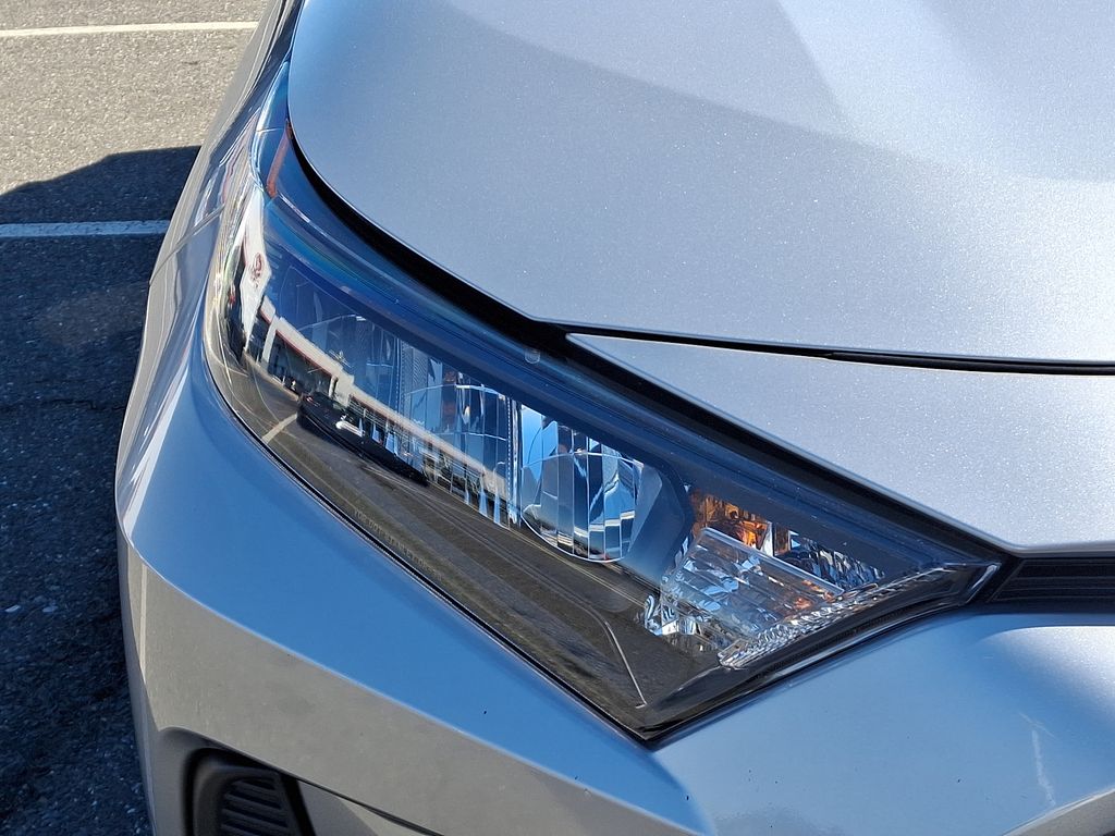 2021 Toyota RAV4 LE 9