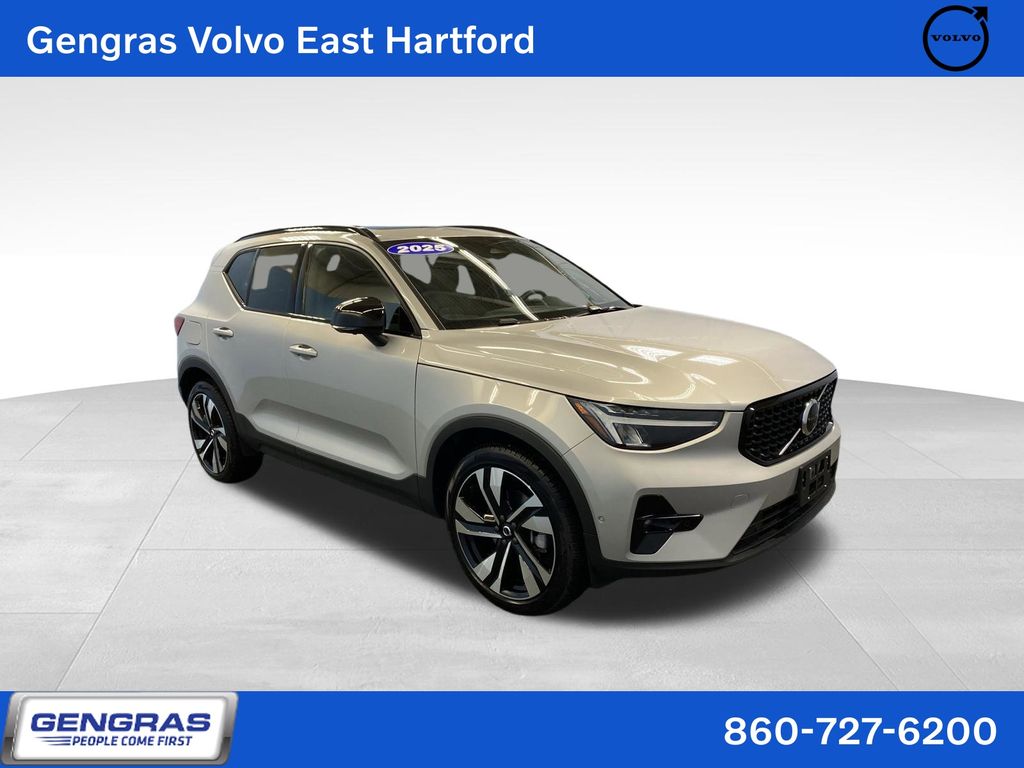2025 Volvo XC40 B5 Plus Dark Theme AWD