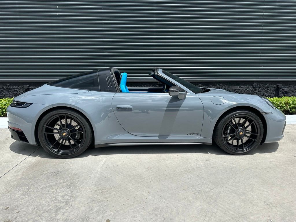 Thumbnail: 2024 Porsche 911 - 10