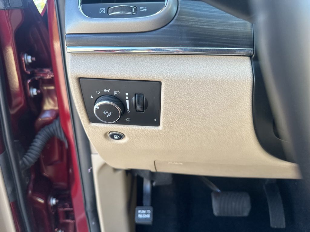 Used Car 2020 Jeep Grand Cherokee  Limited For Sale Under $25,000 In Austin, Texas