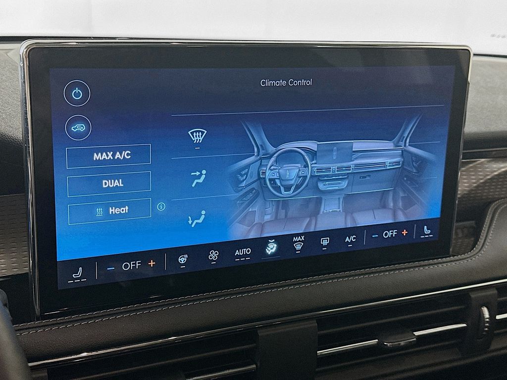 Used 2023 Gray Lincoln Grand Touring image 18