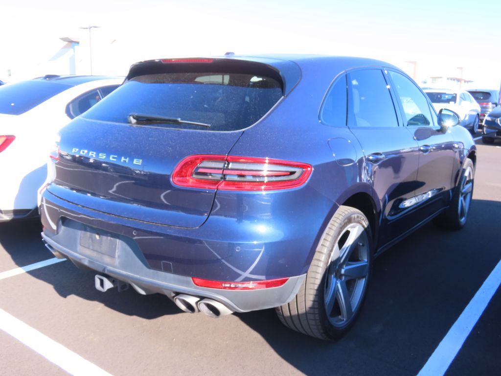 Thumbnail: 2016 Porsche Macan - 3