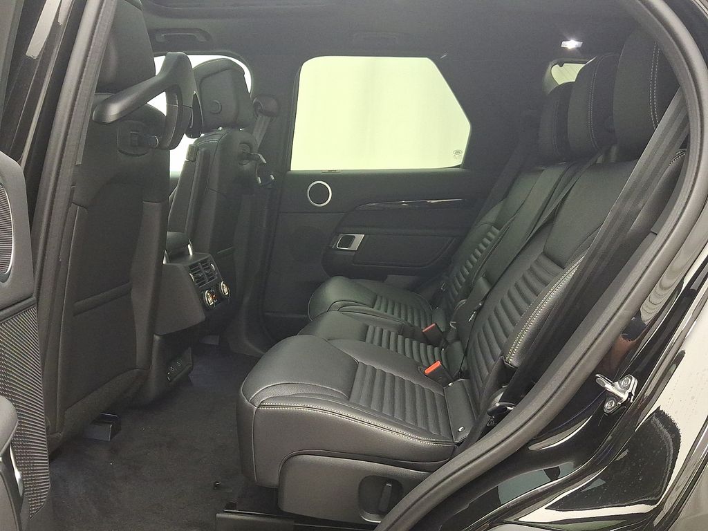Thumbnail: 2026 Land Rover Discovery - 6