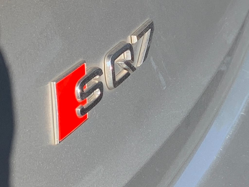 Thumbnail: 2023 Audi SQ7 - 11