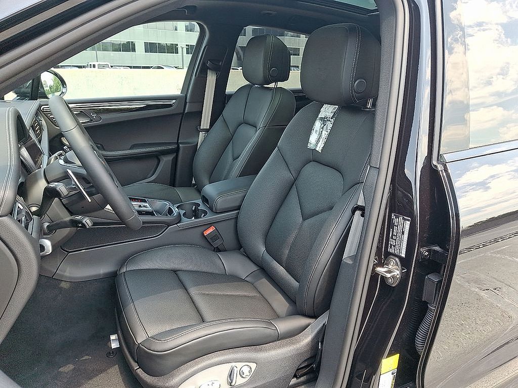 Thumbnail: 2025 Porsche Macan - 5