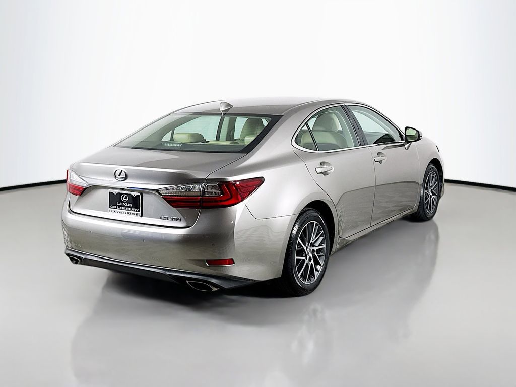 Thumbnail: 2017 Lexus ES - 5