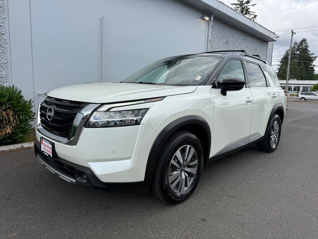 Pearl White Tricoat/Super Black 2023 Nissan Pathfinder SL 4WD SUV / Crossover All-Wheel Drive 9-Speed Automatic