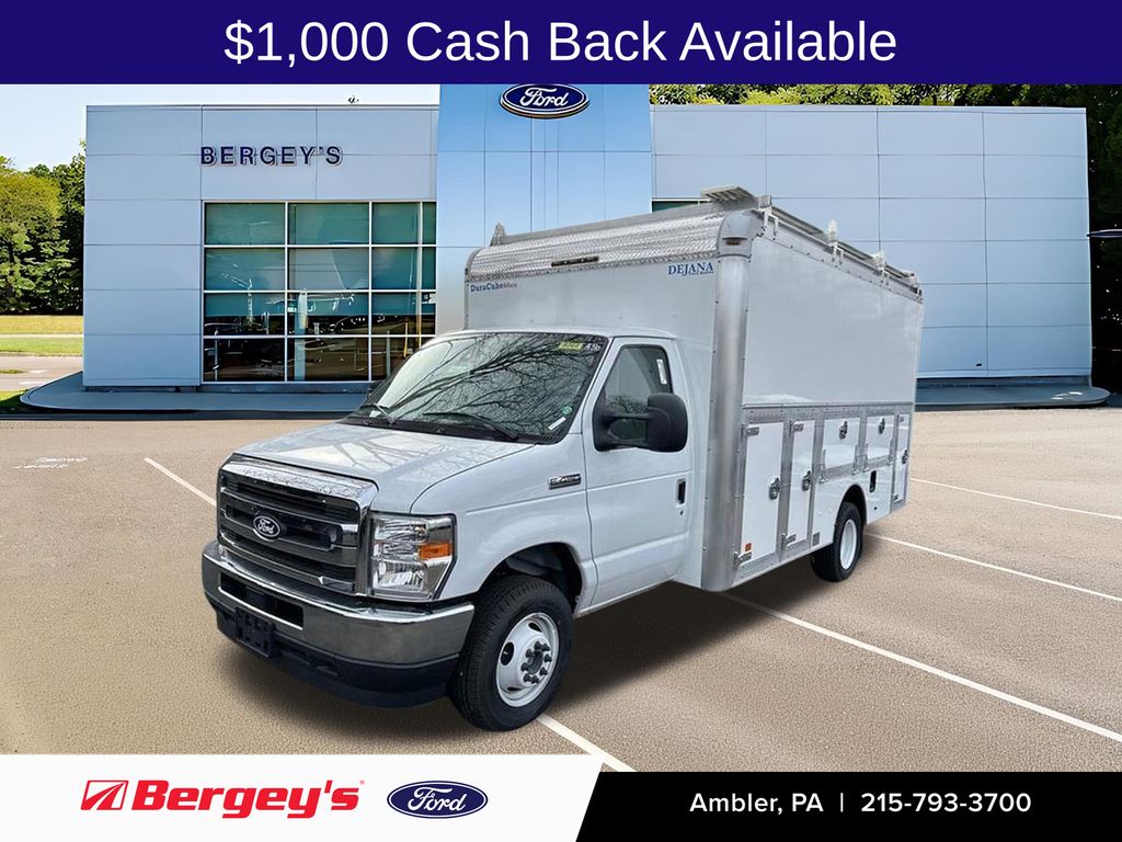 Oxford White 2026 Ford E-Series Chassis Pickup Truck Rear-Wheel Drive 6-Speed Automatic Overdrive