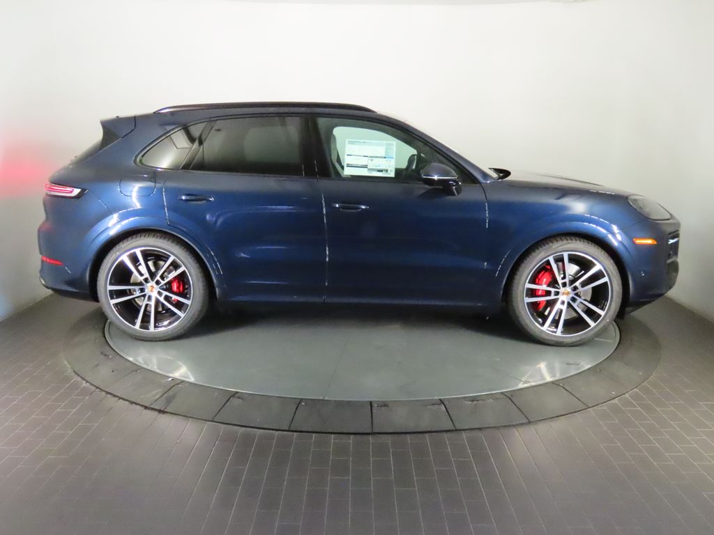 Thumbnail: 2026 Porsche Cayenne - 8