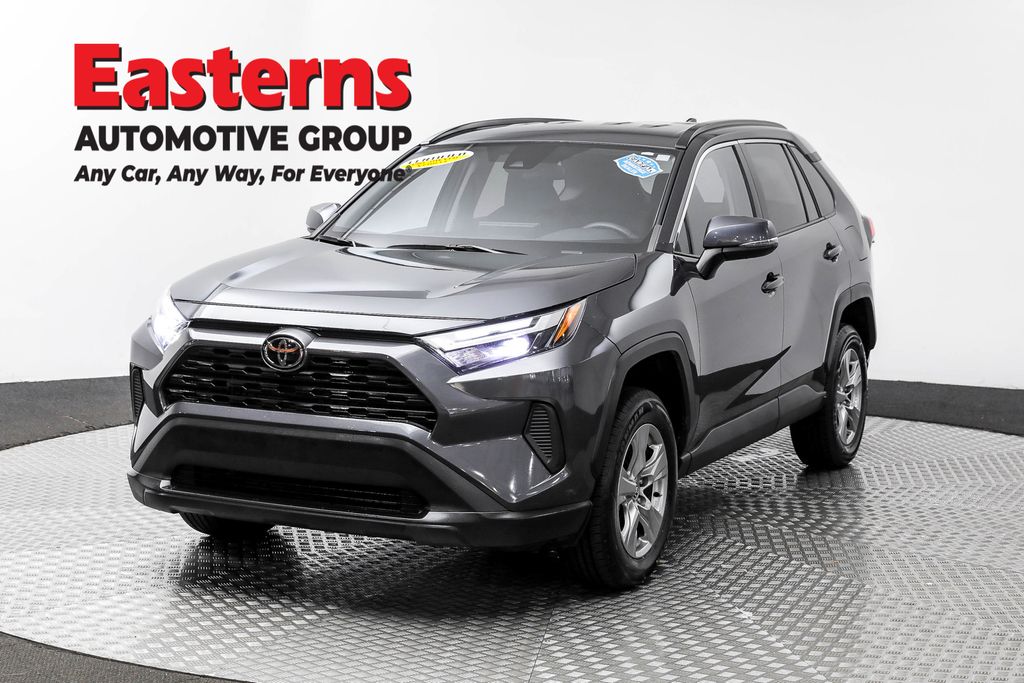 2023 Toyota RAV4 XLE's photo