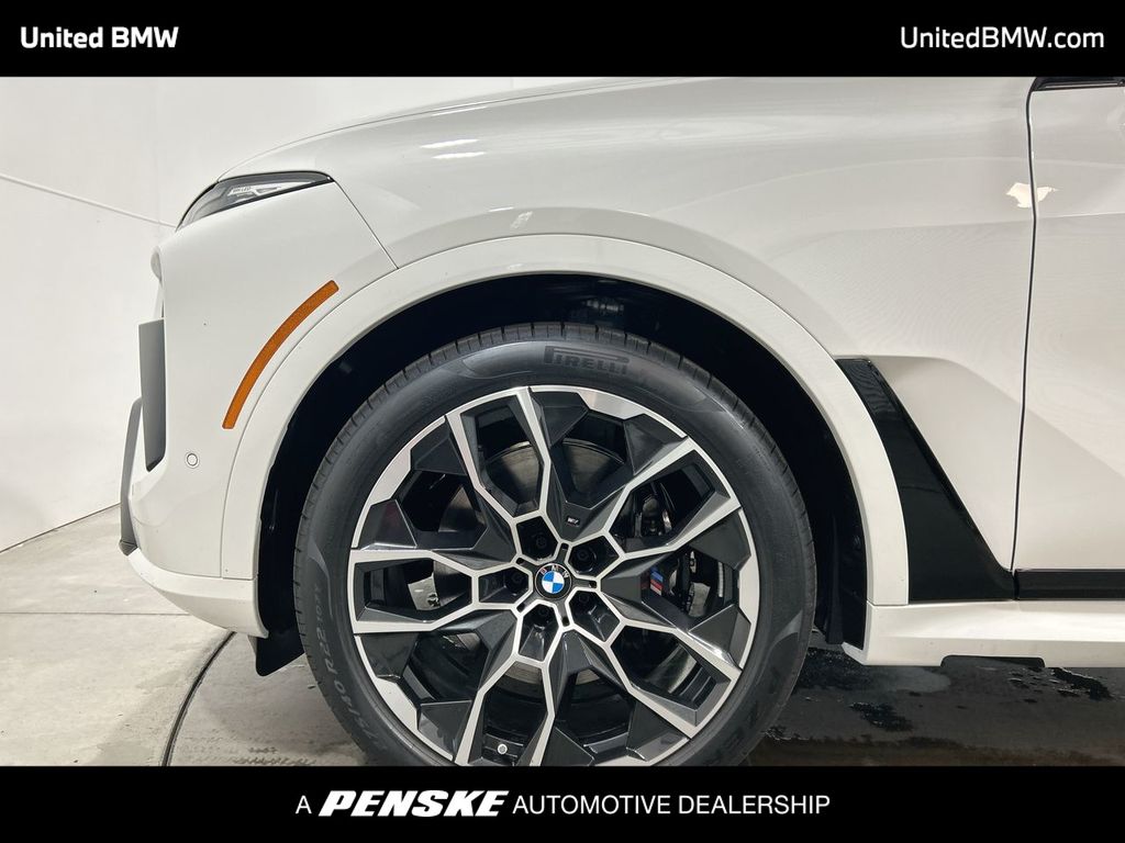 Thumbnail: 2026 BMW X7 - 10