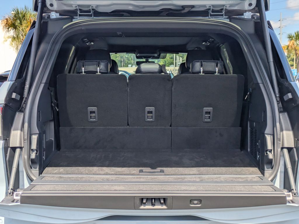 2027 Lincoln Navigator 