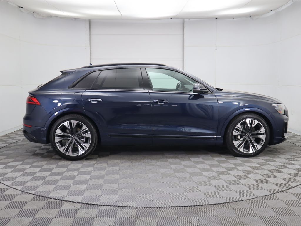 Thumbnail: 2025 Audi Q8 - 4