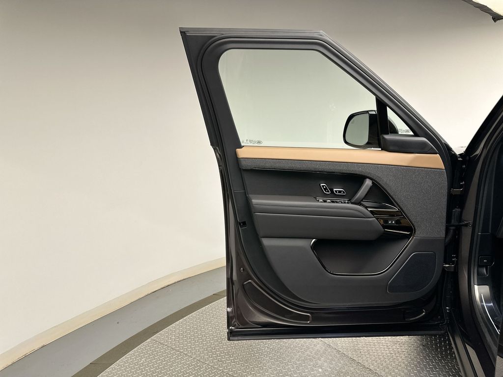 Thumbnail: 2027 Land Rover Range Rover Sport - 9