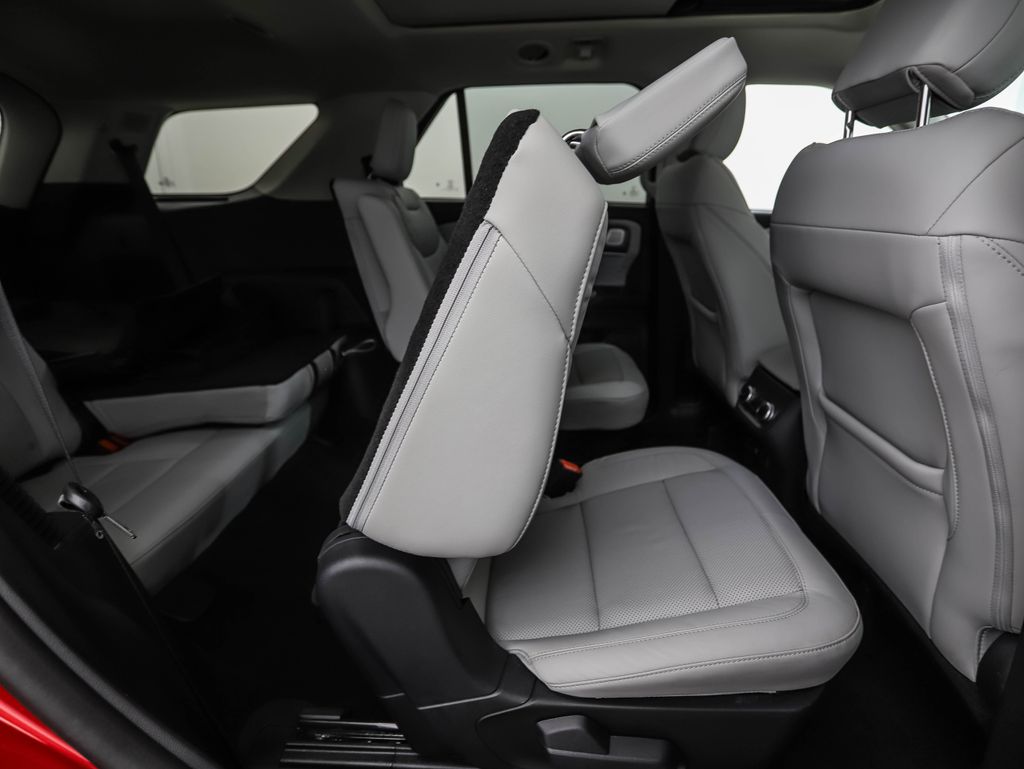 Thumbnail: 2025 Ford Explorer - 32