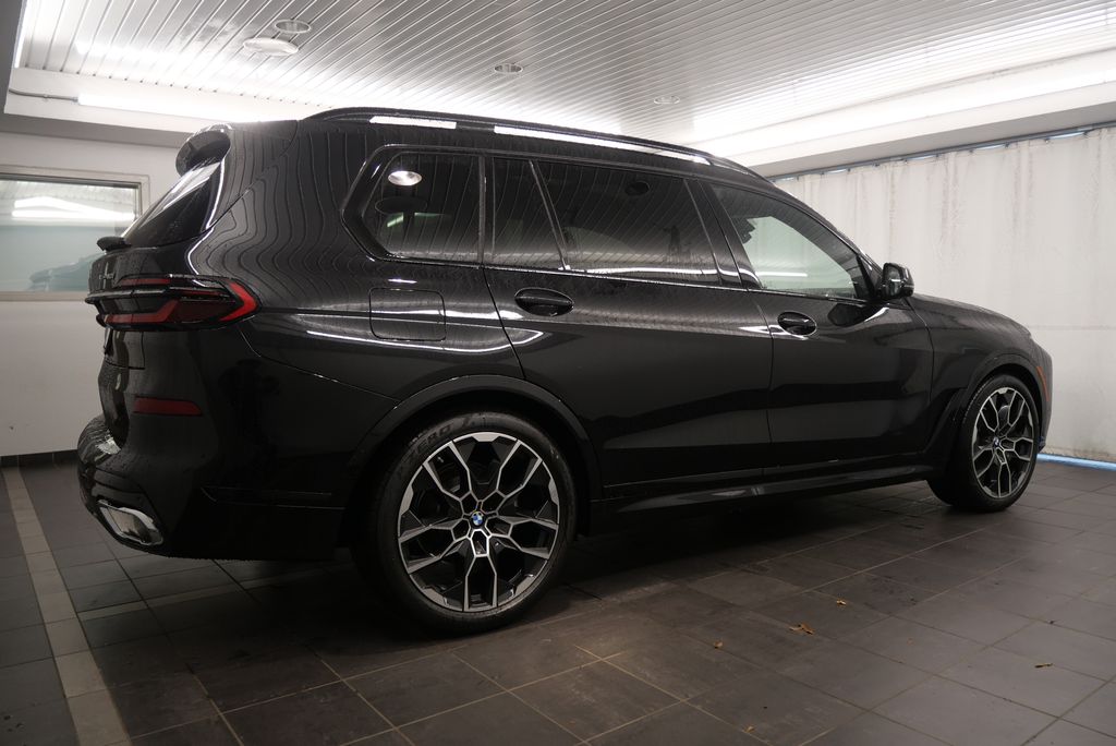 2025 BMW X7 xDrive40i 7