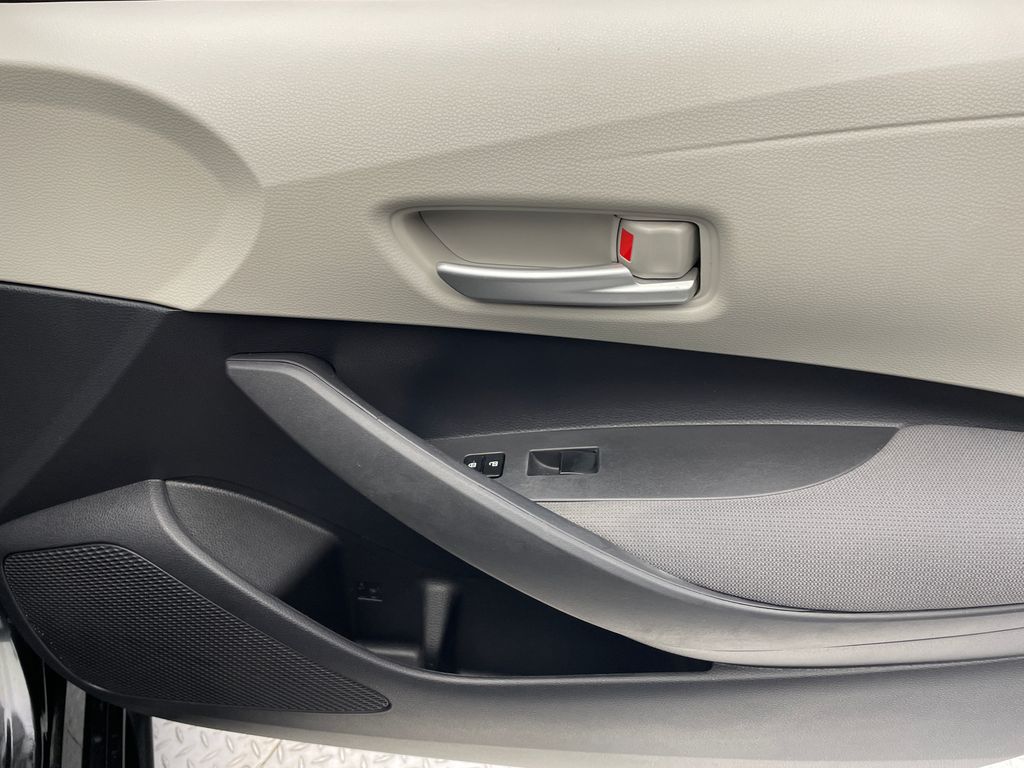 2020 Toyota Corolla LE 17