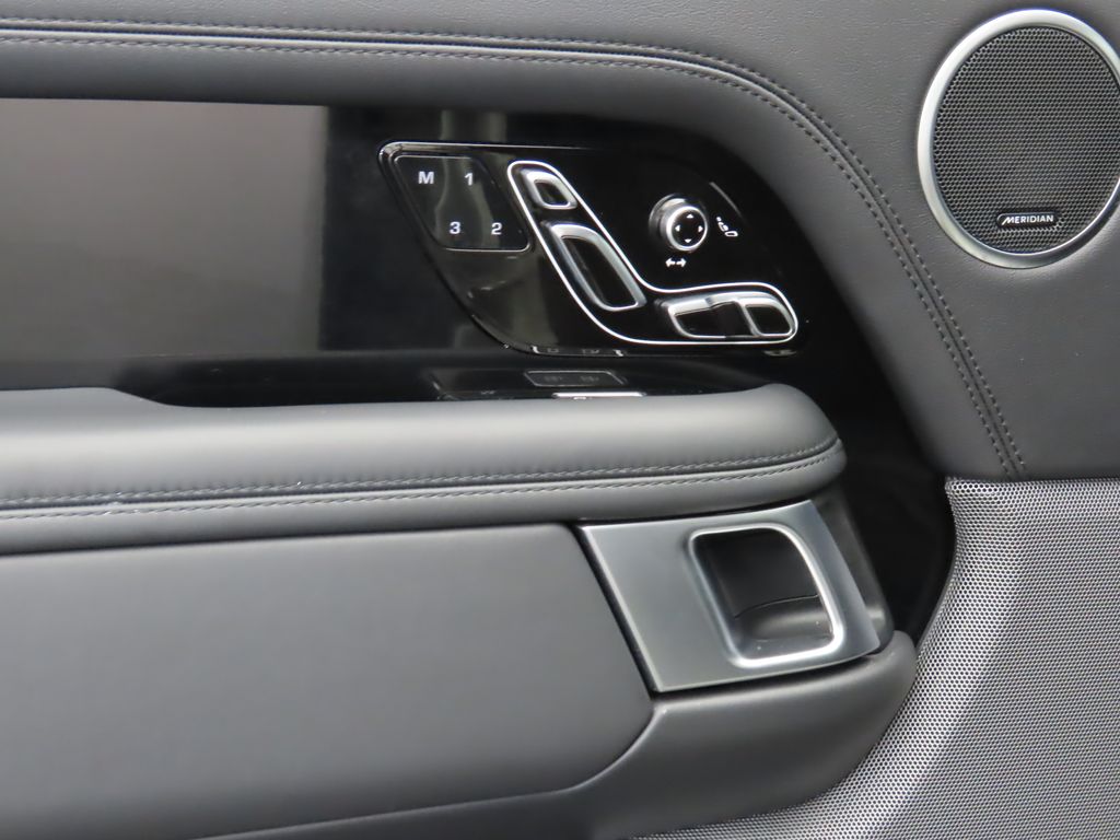 Thumbnail: 2021 Land Rover Range Rover - 24