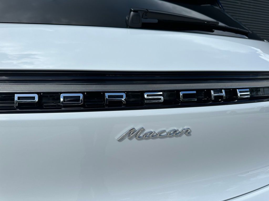 2025 Porsche Macan  12