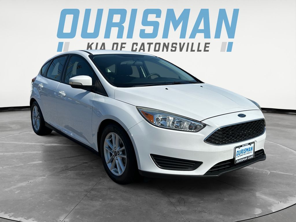 Oxford White 2016 Ford Focus SE Hatchback Hatchback Front-Wheel Drive Automatic