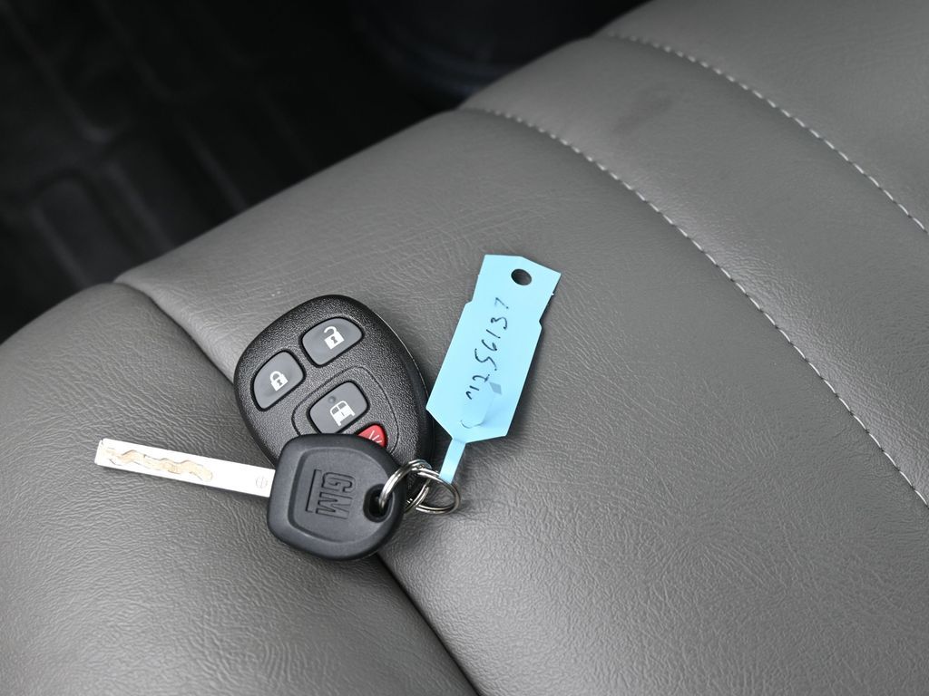 New 2025 Summit White Chevrolet Work Van image 16