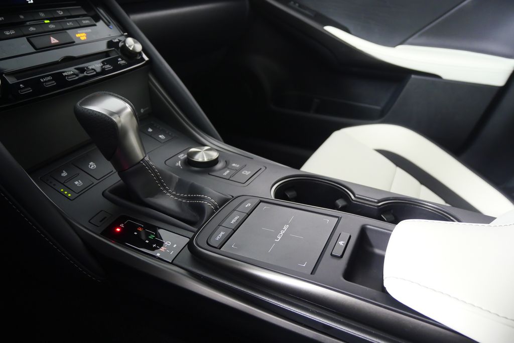2025 Lexus IS 350 26