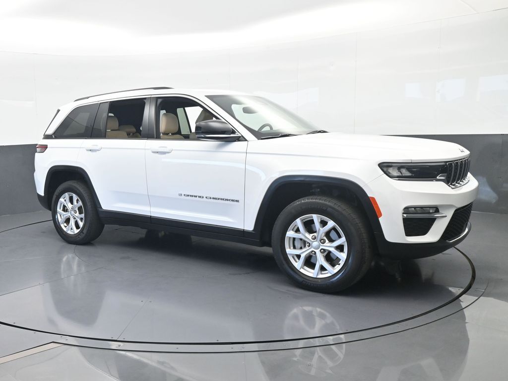 Used 2023 Bright White Clearcoat Jeep Limited image 8